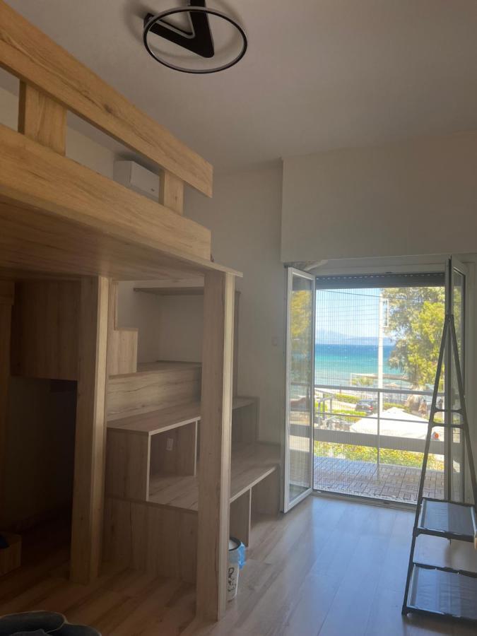 一线海景房seaview Apartment Loútsa Exterior foto